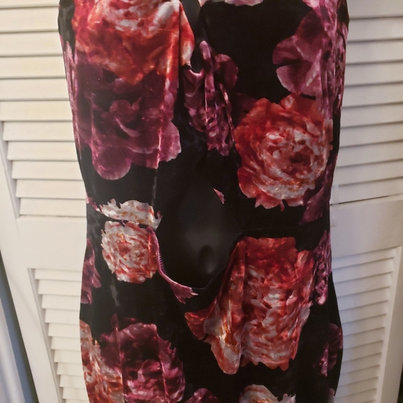 Dark floral Dress - Picture 2 of 3